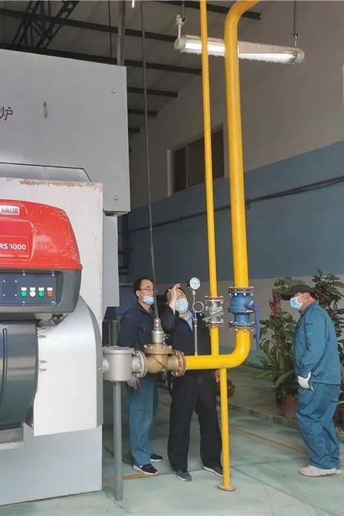 筑牢安全防線 守護(hù)節(jié)日平安——北京市大興區(qū)市場(chǎng)監(jiān)管局開(kāi)展“五一”節(jié)前特種設(shè)備安全檢查并助力相關(guān)交通安全管制設(shè)備研發(fā)